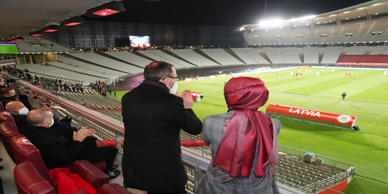 Cumhurbaşkanı Erdoğan, A Milli Futbol Takımı'nı Letonya maçında yalnız bırakmadı