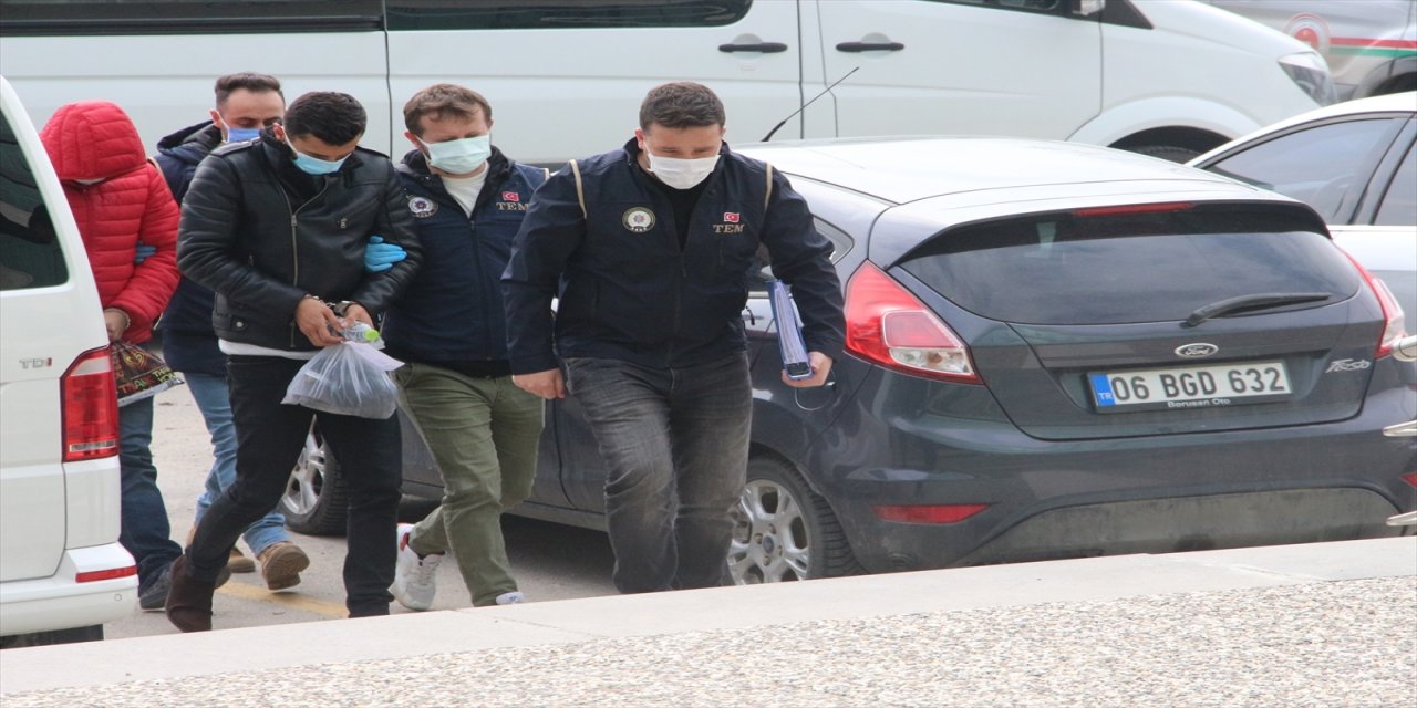 Bolu merkezli 5 ilde FETÖ/PDY operasyonunda yakalanan 6 şüpheli adliyede