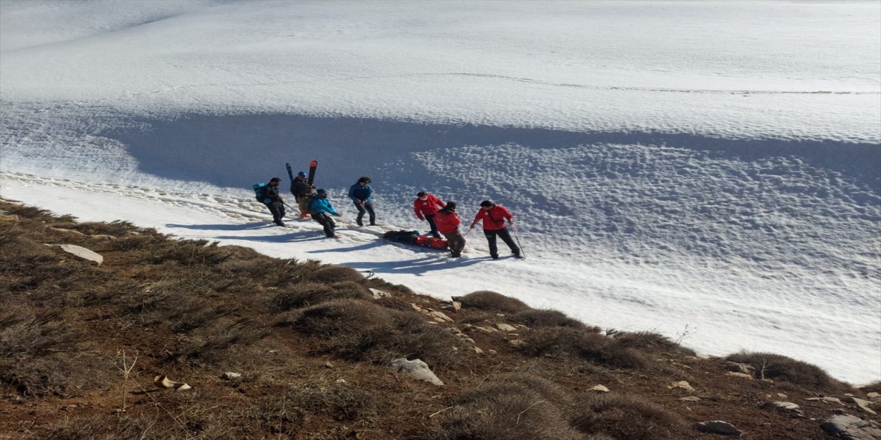 Van'da tırmanış sırasında ayağı burkulan kayakçı kurtarıldı