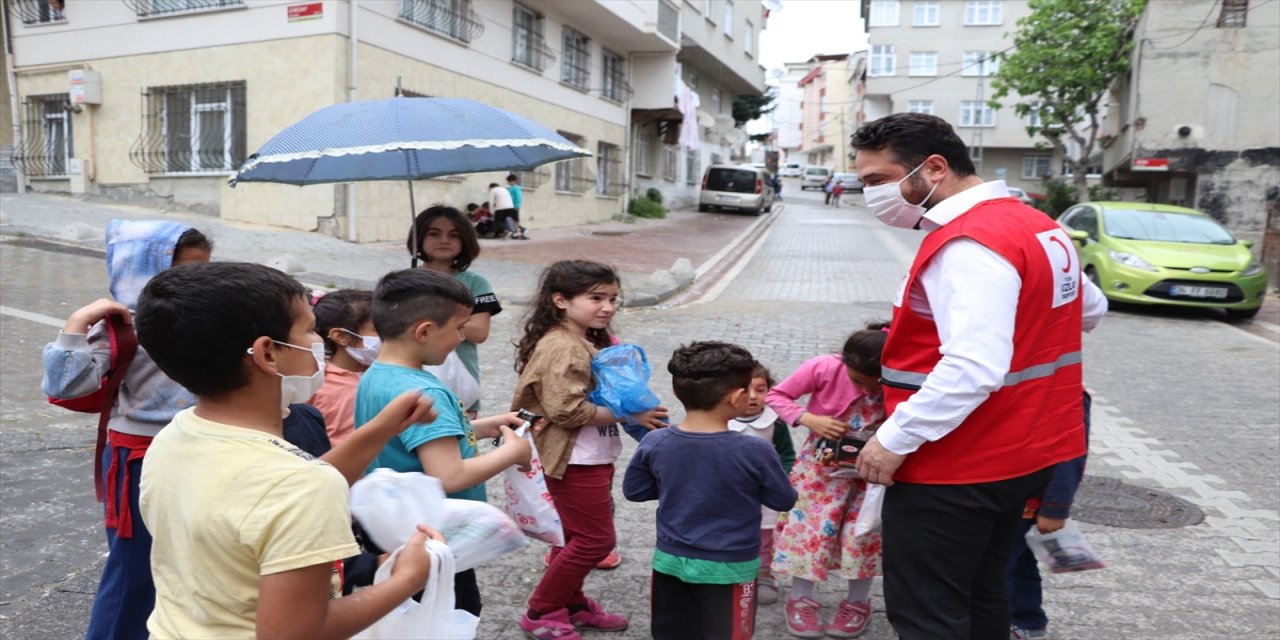 Türk Kızılay Esenyurt Şubesi ramazanda 1300 yetime yardım ulaştırdı