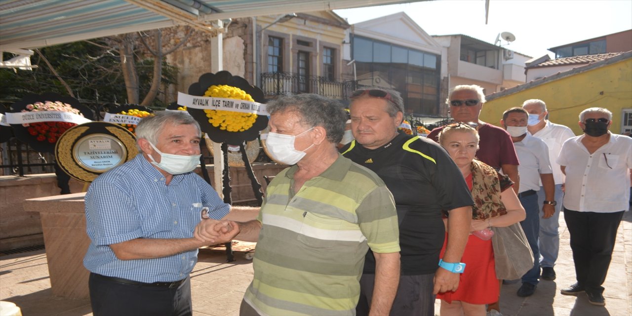 Balıkesir'deki otobüs kazasında hayatını kaybeden tıp fakültesi öğrencisinin cenazesi defnedildi