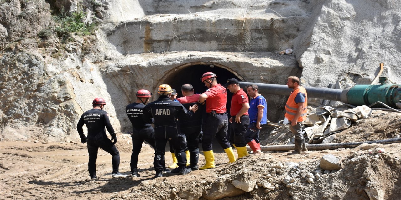 Erzurum'da beş gün önce sele kapılan işçiyi arama çalışmaları sürüyor