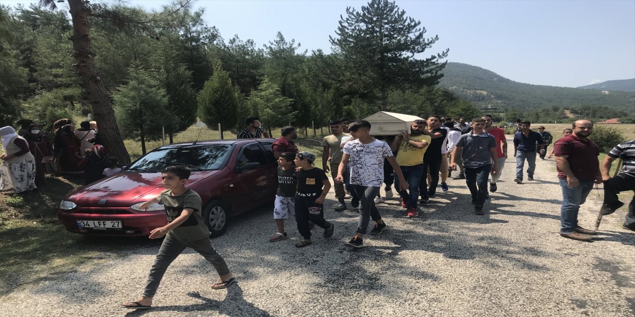 Karabük'te hafif ticari aracın çarpması sonucu ölen çocuğun cenazesi toprağa verildi