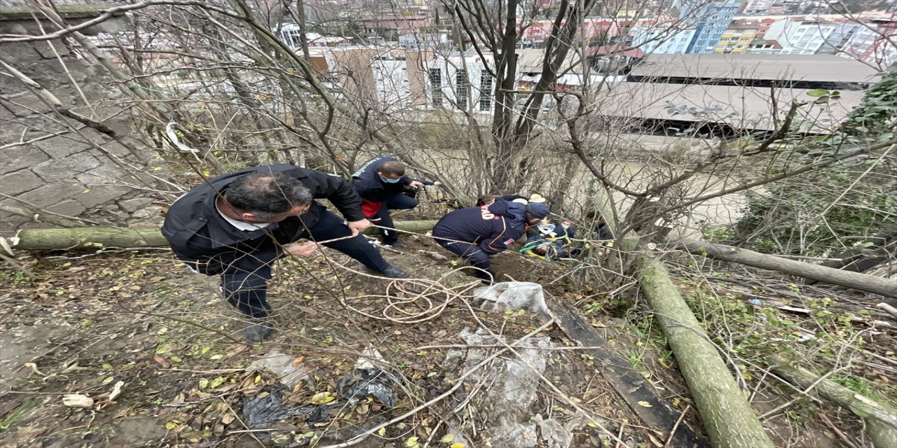 Karabük'te uçuruma düşerek yaralanan kişi kurtarıldı