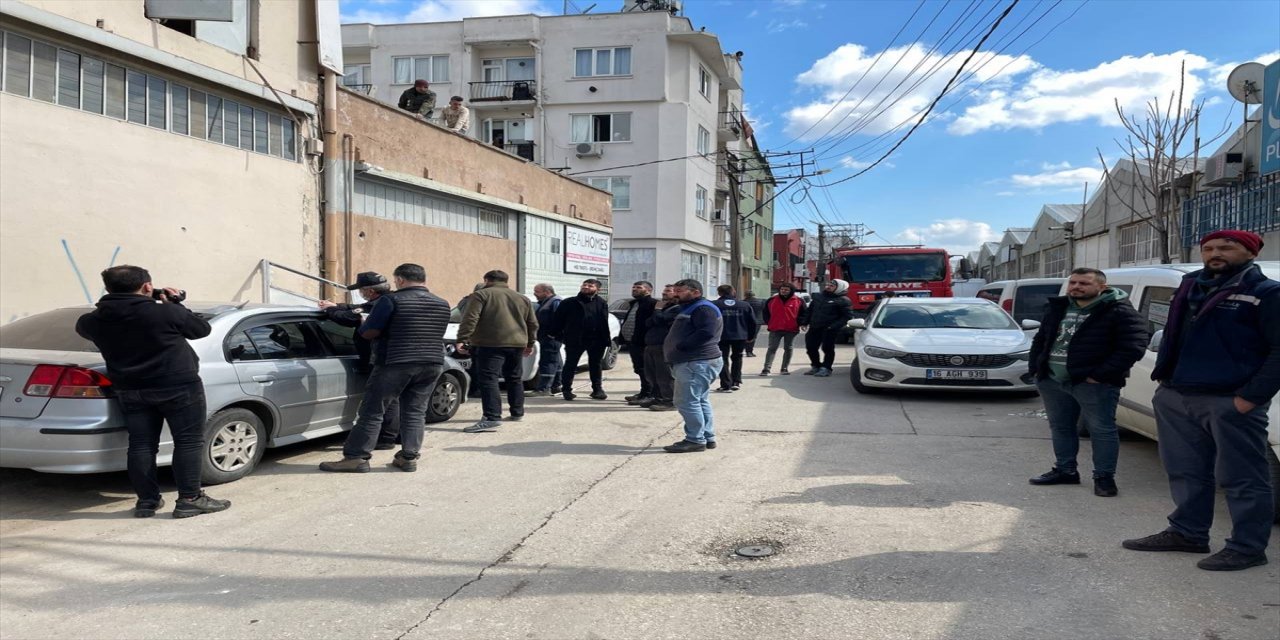 Bursa'da bir atölyedeki patlama nedeniyle çevrede hasar oluştu