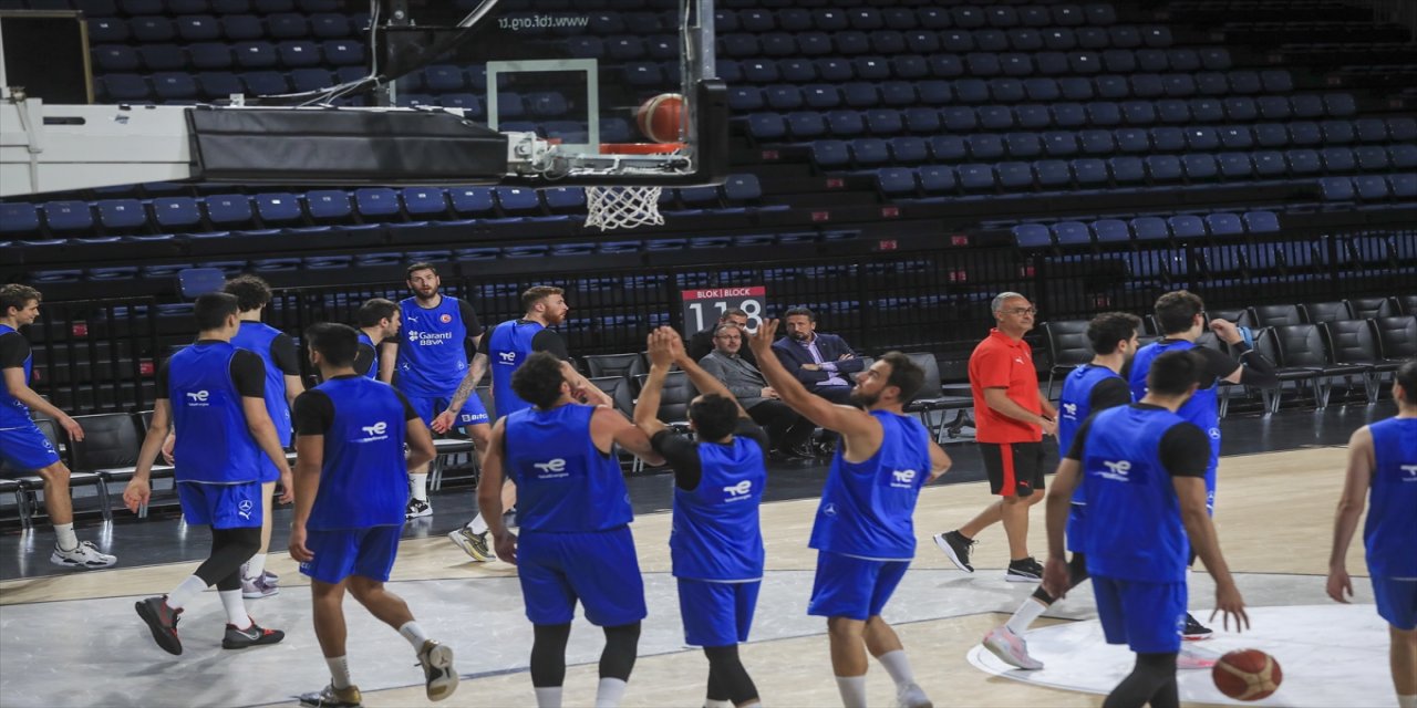 A Milli Erkek Basketbol Takımı'na destek Bakan Kasapoğlu'ndan geldi.