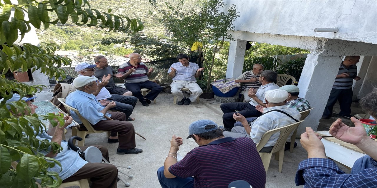 Aydın'da 62 yıllık evli çift aynı gün farklı evlerde vefat etti