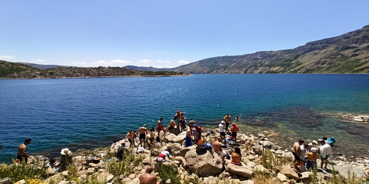 "1. Van Denizi Yüzme Festivali"nin son etkinliği Nemrut Krater Gölü'nde yapıldı