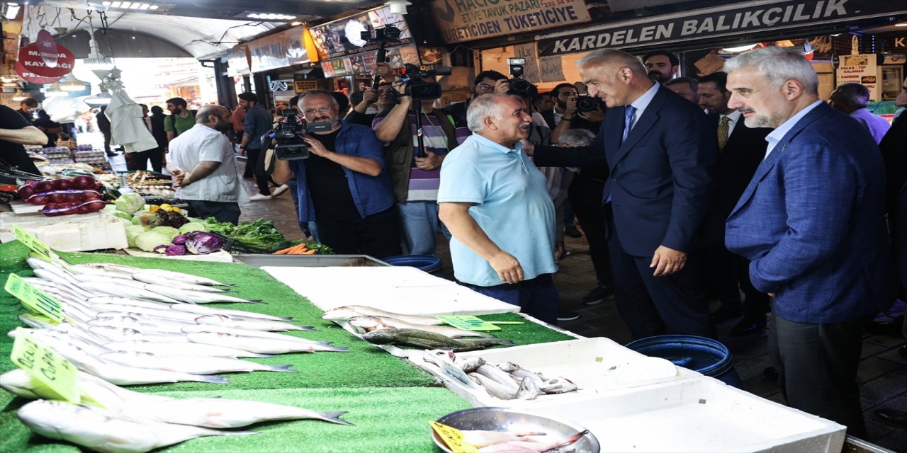 Kültür ve Turizm Bakanı Ersoy, Üsküdar'da esnaf ziyaretinde konuştu