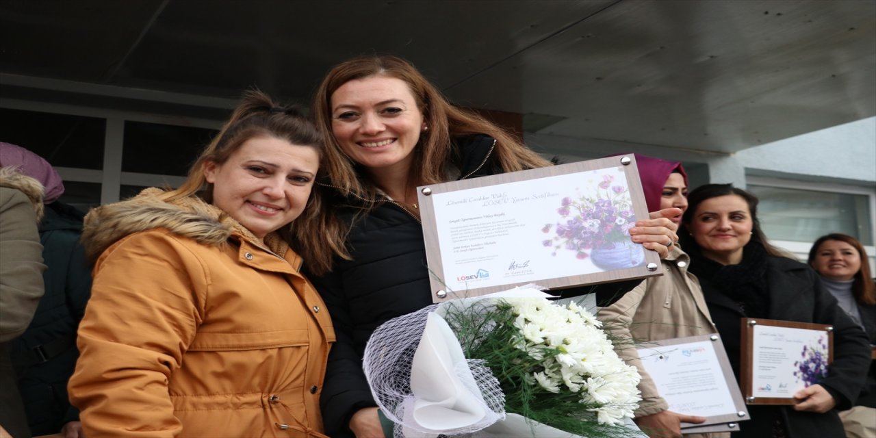 Kastamonu'da velilerden Öğretmenler Günü'nde LÖSEV'e anlamlı bağış