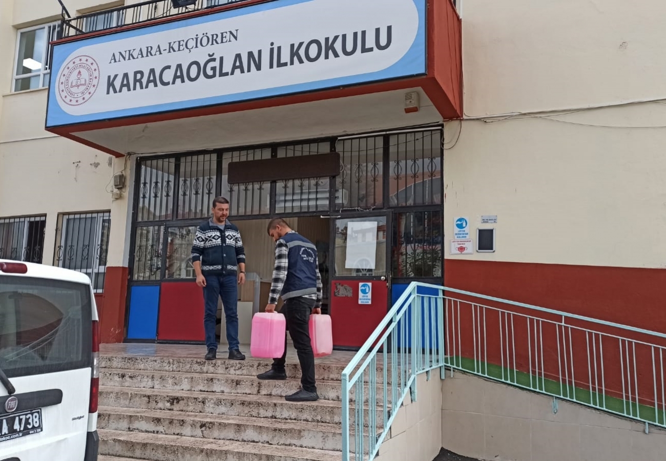 Geri dönüşüme destek olan okullara 40 litre sıvı sabun hediye