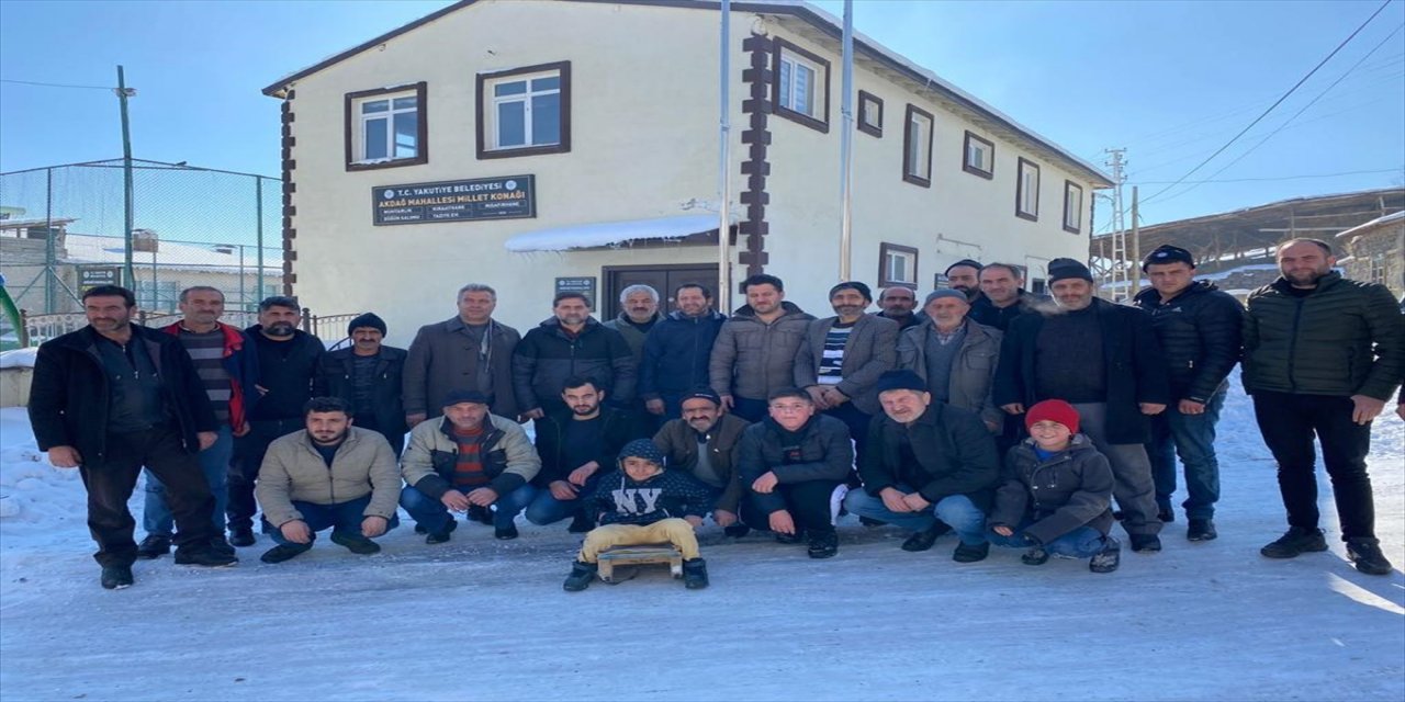 Erzurum'da vatandaşlar, hayvanlardan kazandıklarını depremzedelere bağışladı.