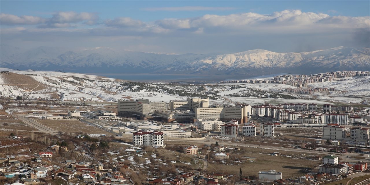 Elazığ Şehir Hastanesi depremler sonrasında hizmetini kesintisiz sürdürdü