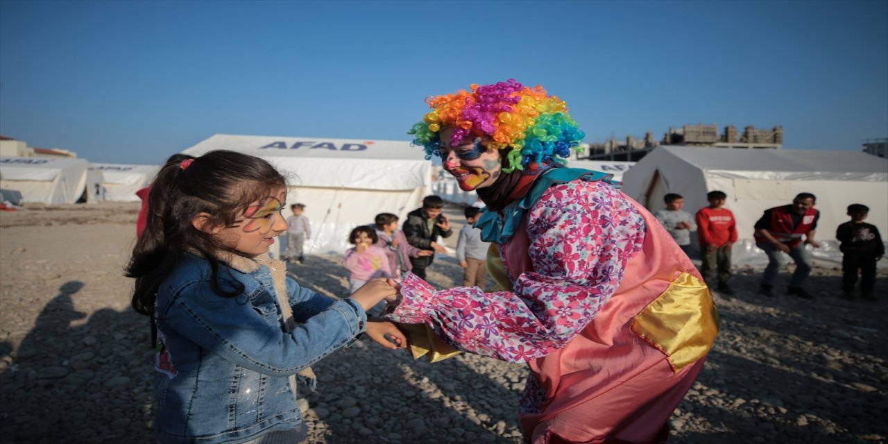 Adıyaman Kahta'da oluşturulan çadır kentte depremzedelerin ihtiyaçları karşılanıyor