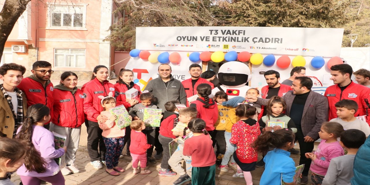 Sanayi ve Teknoloji Bakan Yardımcısı, Kahramanmaraş'ta KAFUM Çadır Kent'i ziyaret etti.