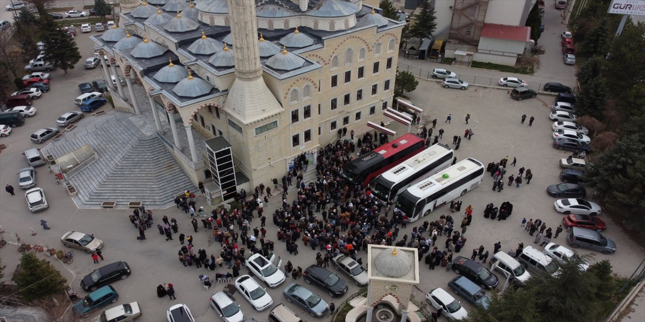 Eskişehir'den umre kafilesi dualarla uğurlandı.