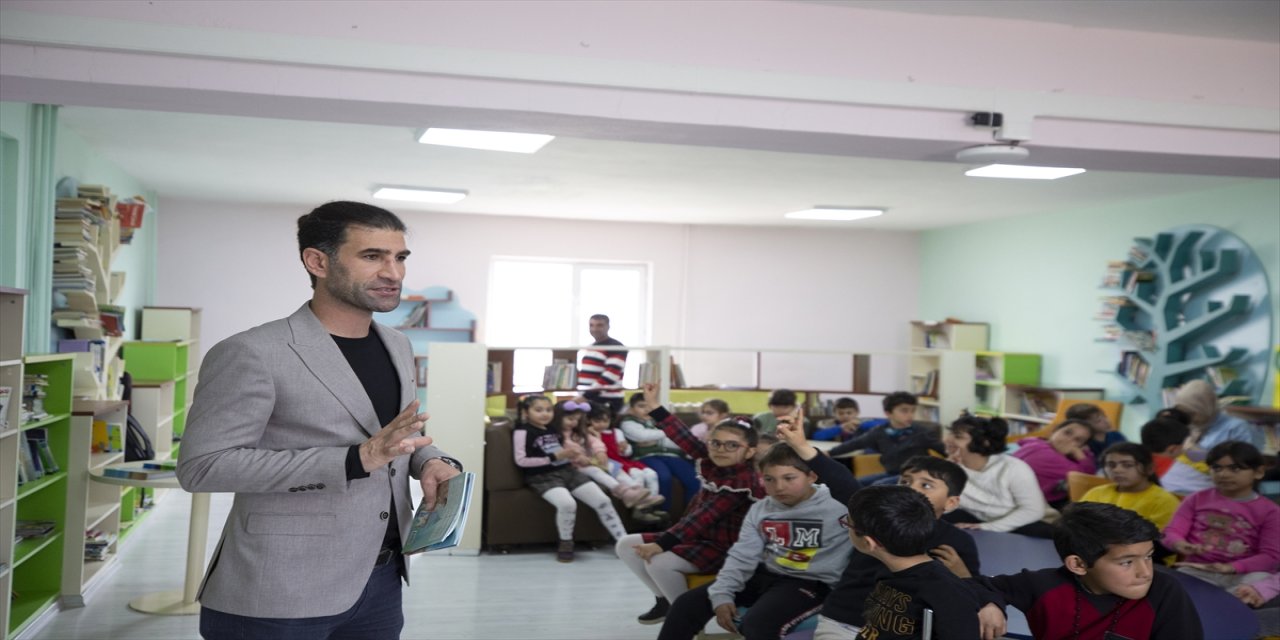 Gönüllü verilen eğitimlerle çocuklara okuma sevgisi aşılıyor.