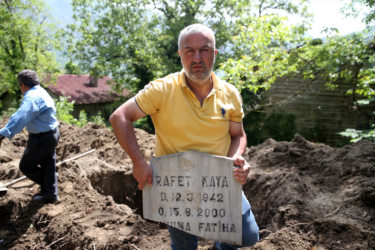 Heyelan nedeniyle kayan mezarlar başka yere taşındı