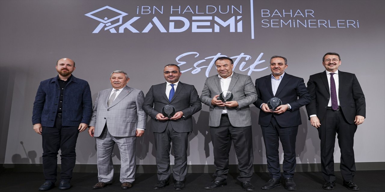 İbn Haldun Akademi Ödülleri sahiplerine verildi.