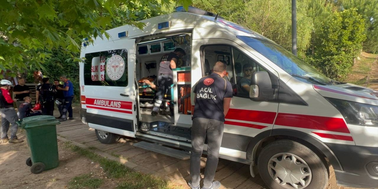 Kocaeli'de tırmanış yaparken düşen kişi yaralar alarak kurtuldu.