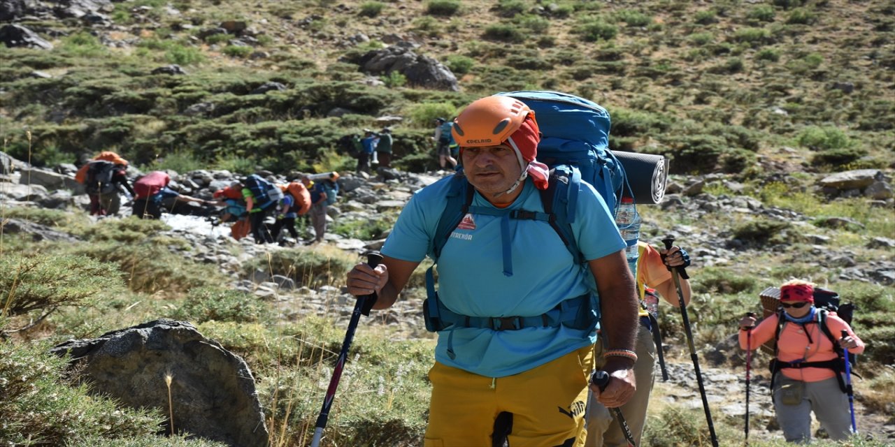 Hakkari'de Uludoruk zirve tırmanışı bugün itibariyle başlamıştır.