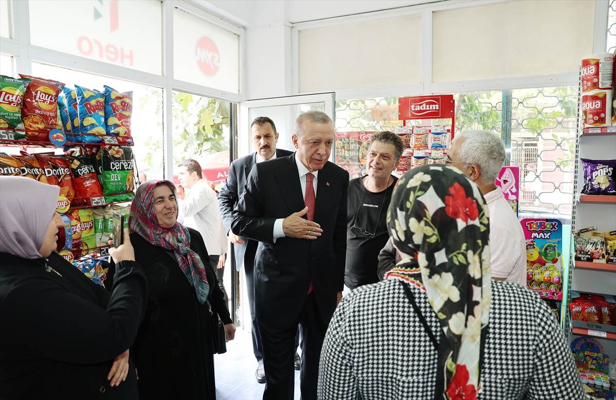 Cumhurbaşkanı Erdoğan, Üsküdar'da vatandaşlarla sohbet etti