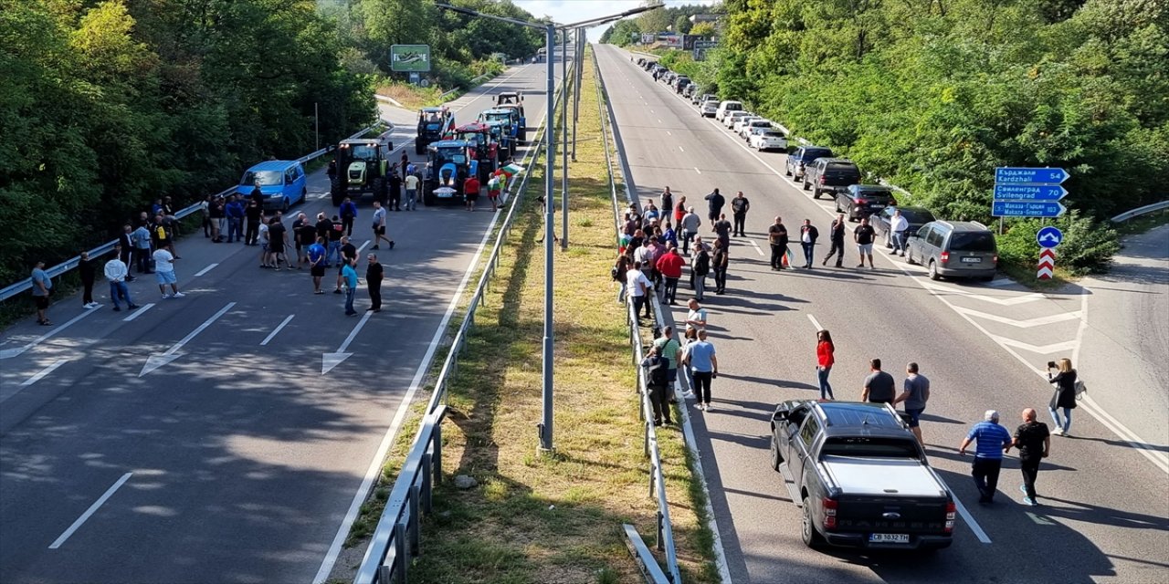 Bulgaristan’da çiftçiler, Ukrayna'dan tahıl ithalatı yasağının kaldırılmasını protesto etti