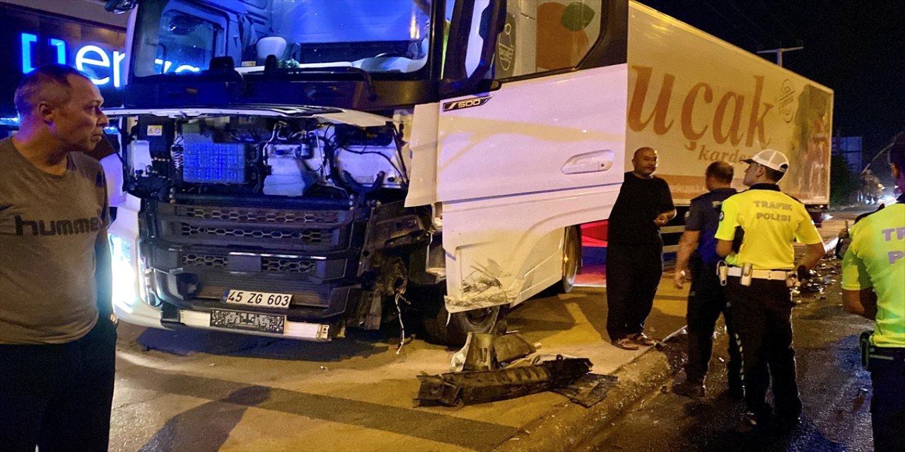 Aksaray'da otomobilin tırla çarpıştığı kazada bir kişi yaralandı