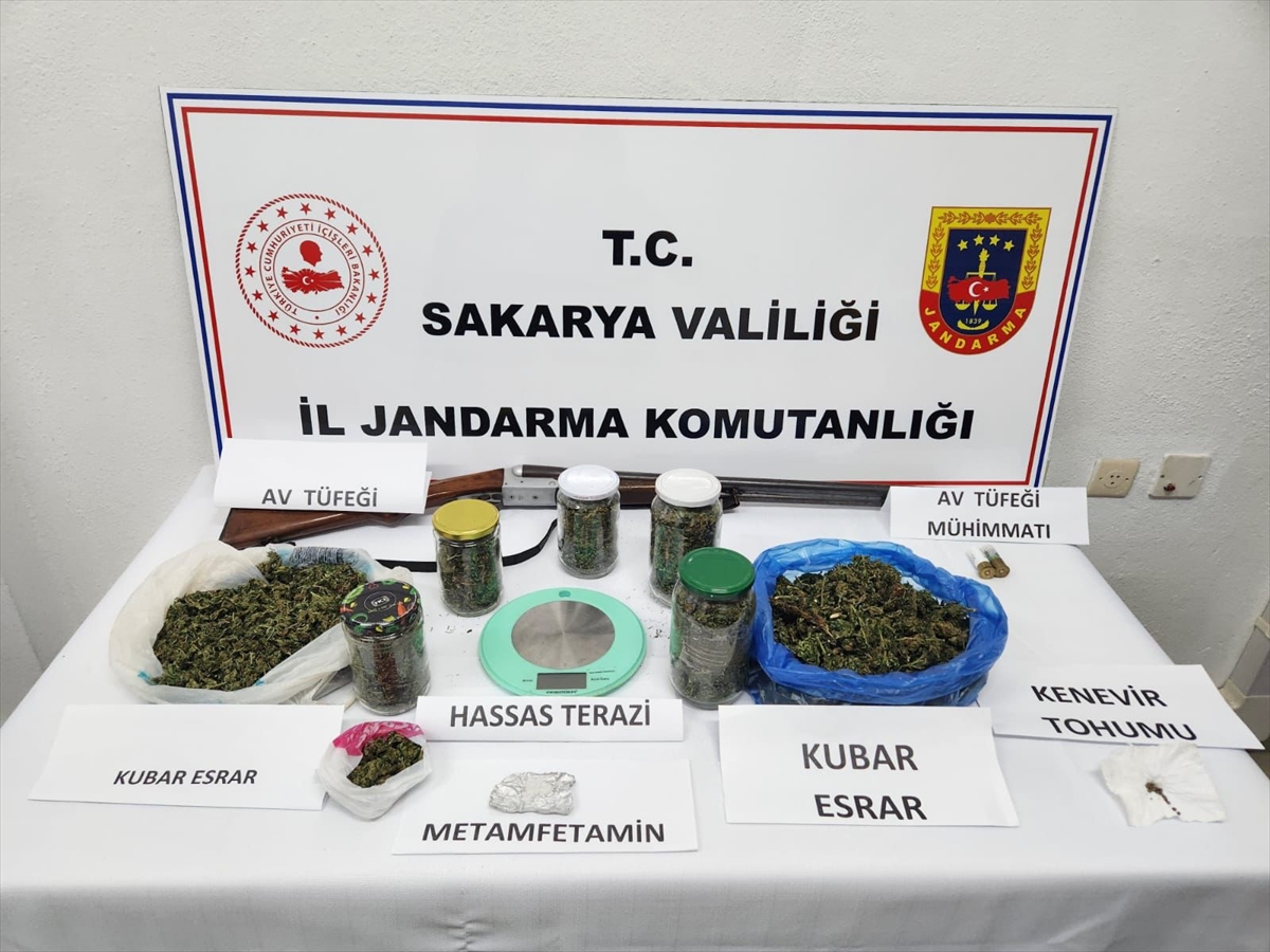 Sakarya'da uyuşturucu ve hırsızlık operasyonlarında 3 şüpheli yakalandı