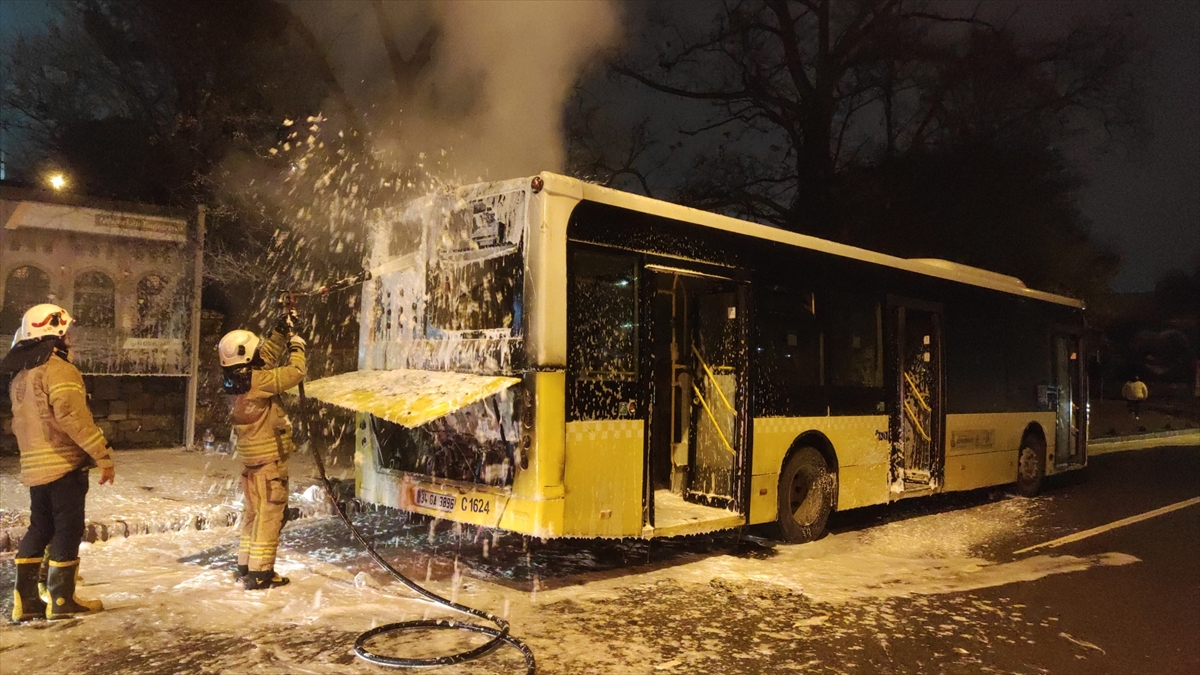 Üsküdar'da İETT otobüsünde çıkan yangın söndürüldü