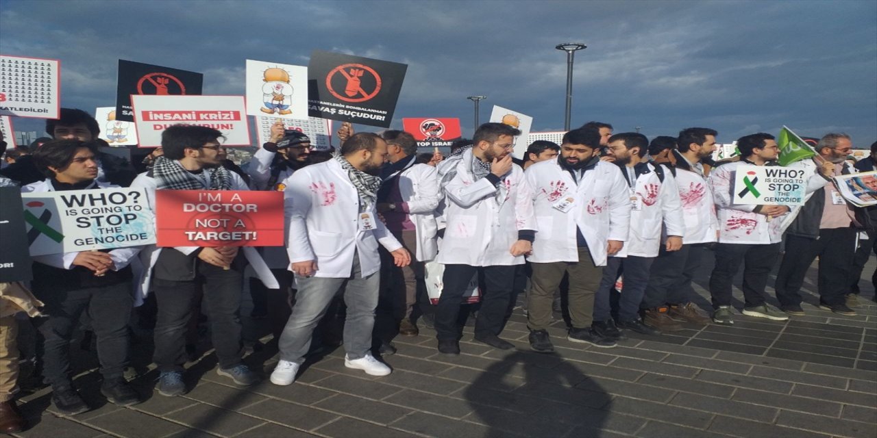 İstanbul'da doktorlar Gazze için sessiz yürüyüş gerçekleştirdi