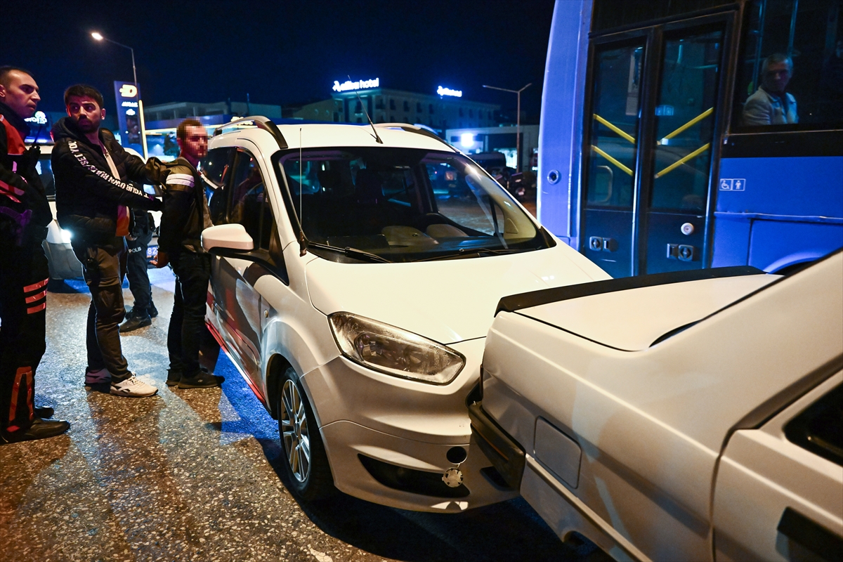 Edirne'de kontrol noktasından kaçan alkollü sürücü polis aracına çarpınca yakalandı