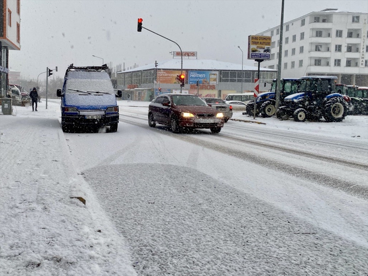 Erzurum, Ardahan, Ağrı ve Tunceli'de yoğun kar yağışı