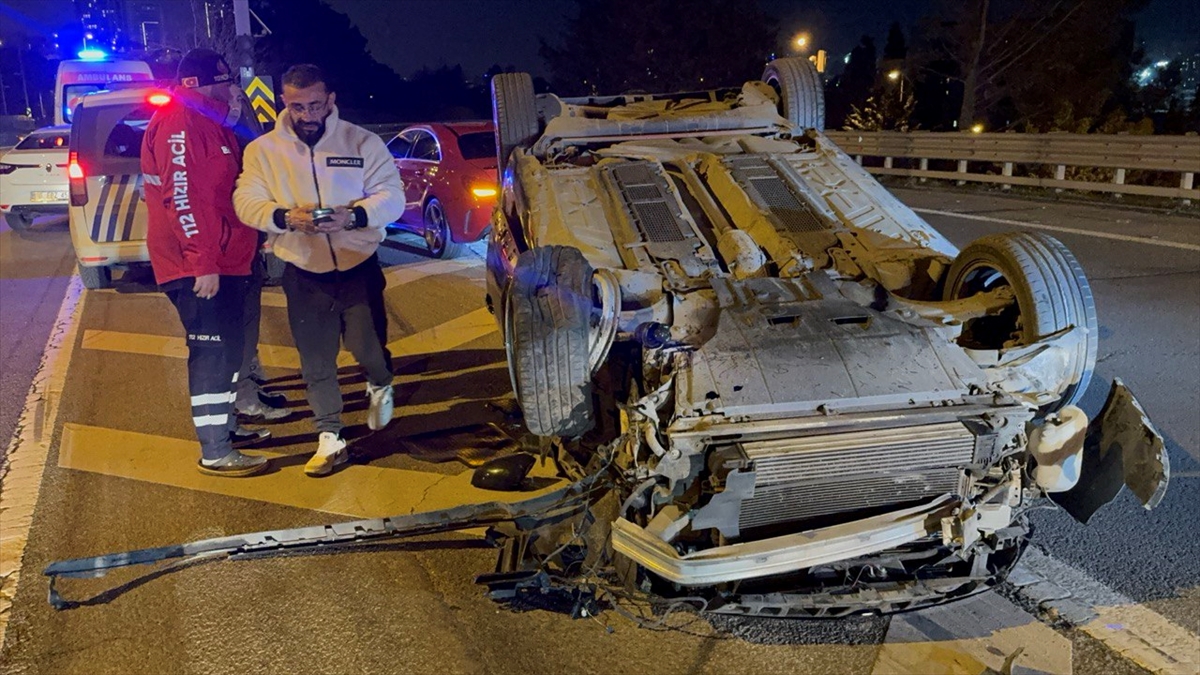 İki otomobilin çarpıştı,  4 kişi yaralandı