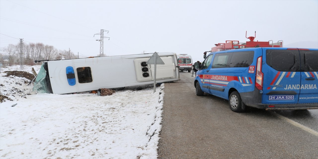 Erzincan’da korkunç kaza 9 yaralı!