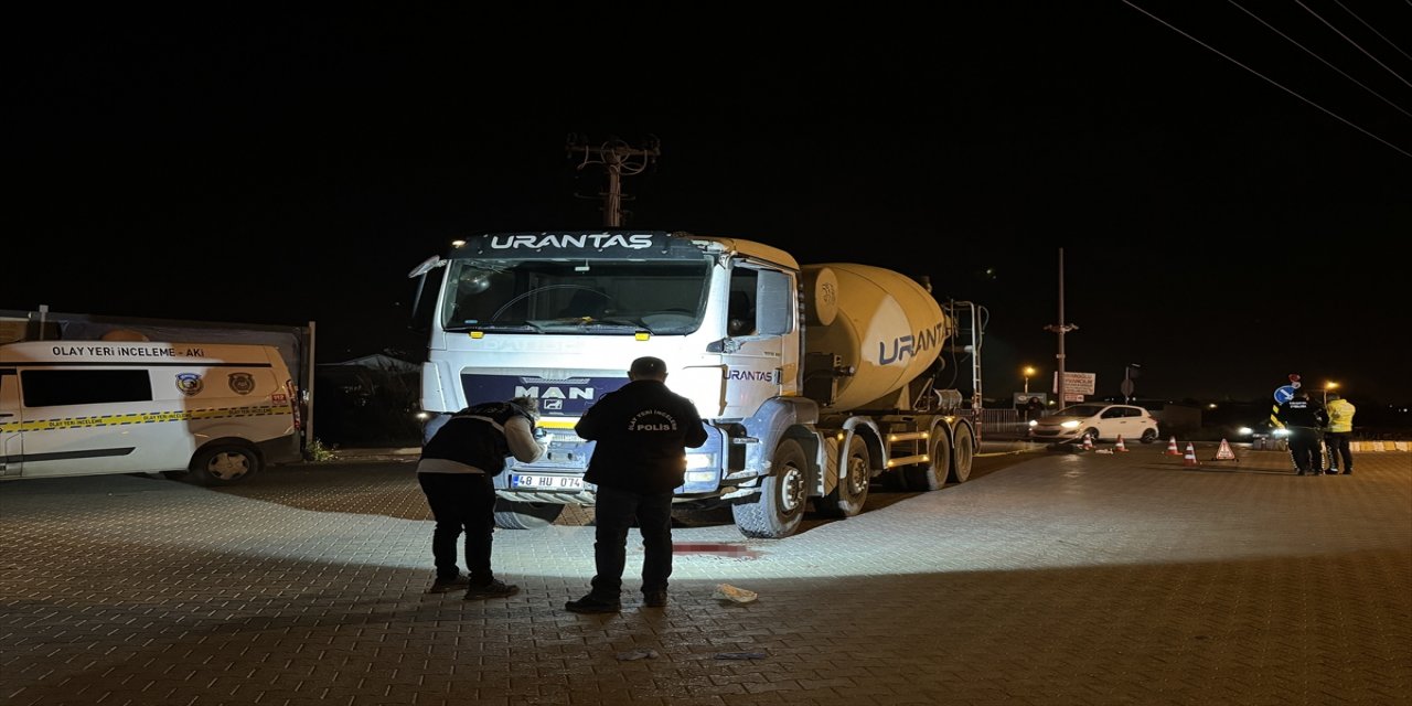 Muğla'da beton mikserinin çarptığı kişi ağır yaralandı