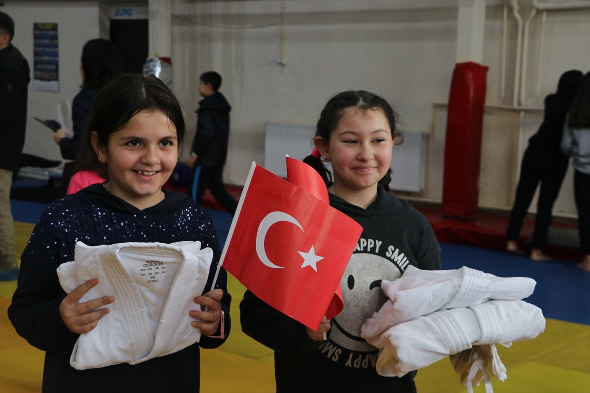 Kahramanmaraş'taki sporculara Japonya'dan judo kıyafeti desteği