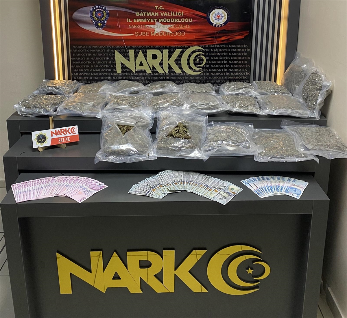 Batman'da bir araçta 11 kilo 462 gram skunk ele geçirildi