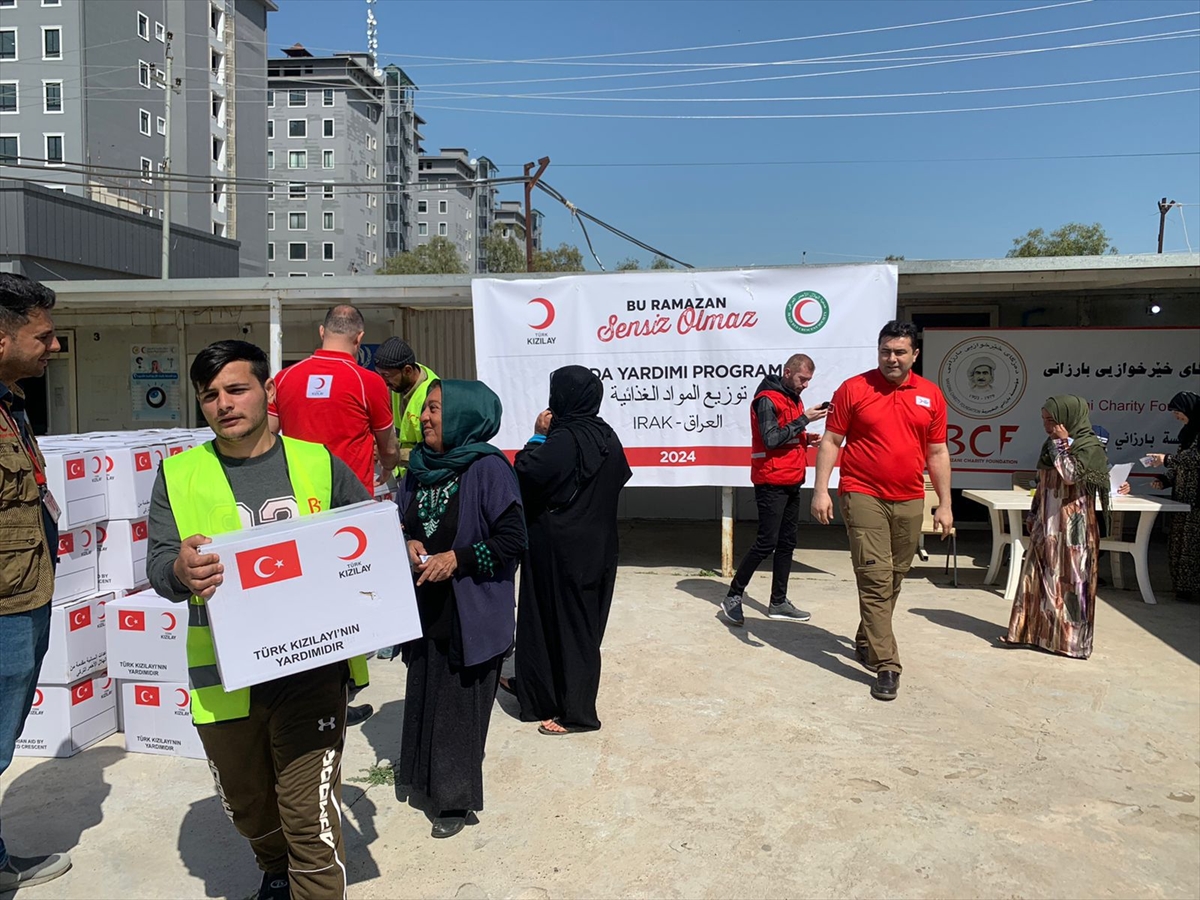 Türk Kızılay, Erbil'deki Herşem Kampı'nda yerinden edilmiş 250 aileye ramazan yardımında bulundu