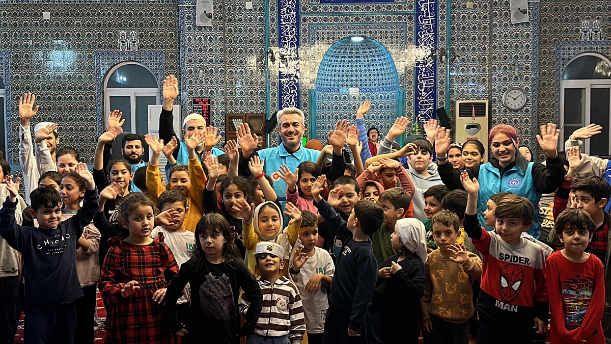 Hatay'da çocuklar ramazanın maneviyatını camide etkinliklerle öğreniyor