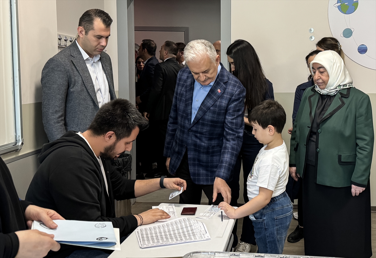 Binali Yıldırım, oyunu Tuzla'da kullandı