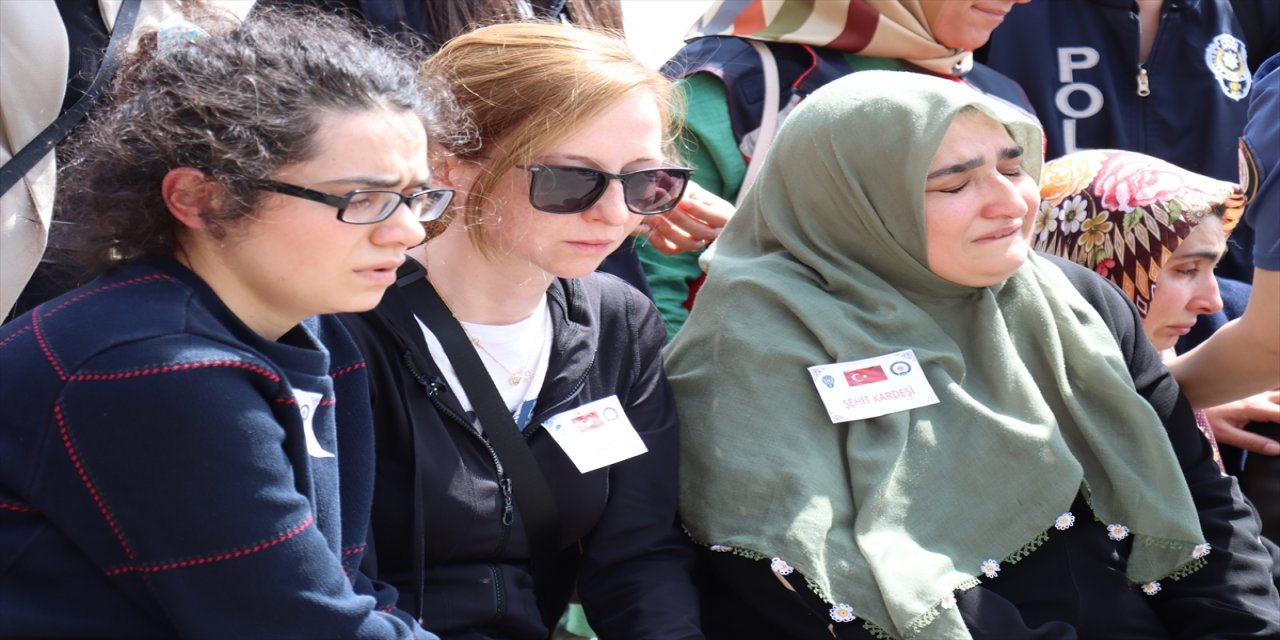 Adıyaman'da şehit düşen 2 polisin naaşları memleketlerine gönderildi.