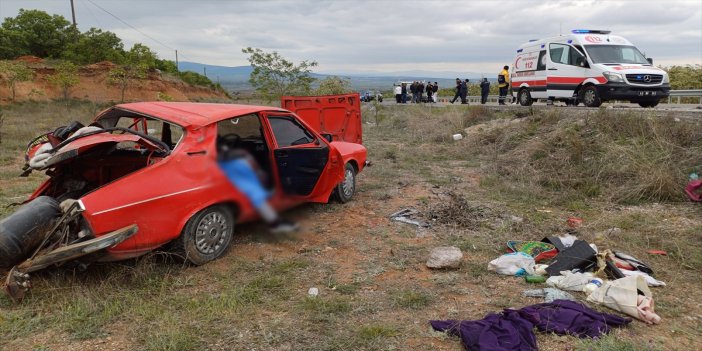 Kütahya'da kamyonetin otomobile arkadan çarptığı kazada 1 kişi öldü, 5 kişi yaralandı.