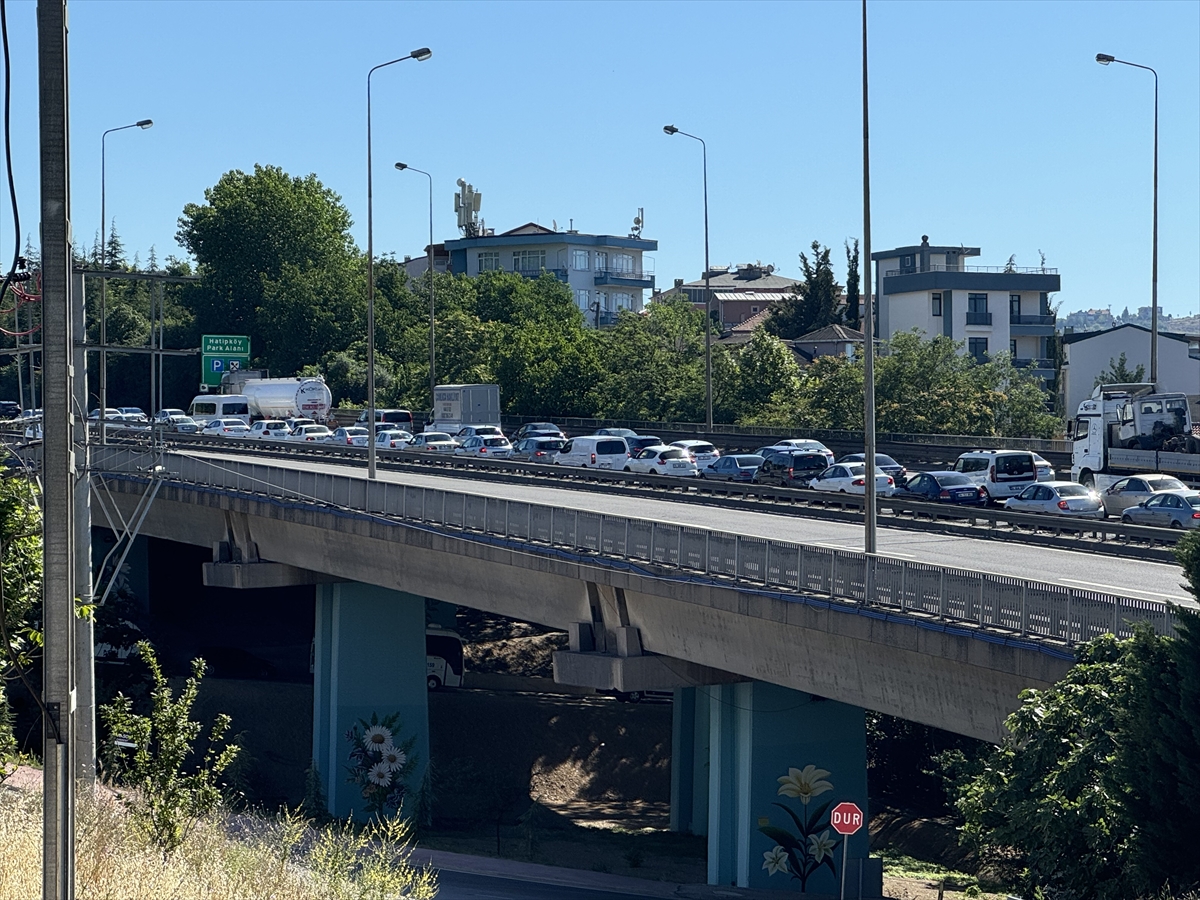 Bayramın ikinci günü İstanbul'dan yola çıkanlar, Kocaeli'de yoğunluk oluşturdu