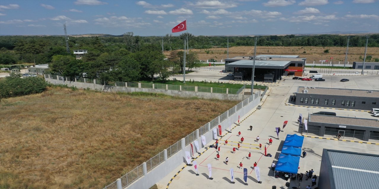 "Ekonomik ya da sosyal pozisyonları nedeniyle spora erişimi kısıtlı olan çocuklarımızın spora kazandırılmısını amaçladık."