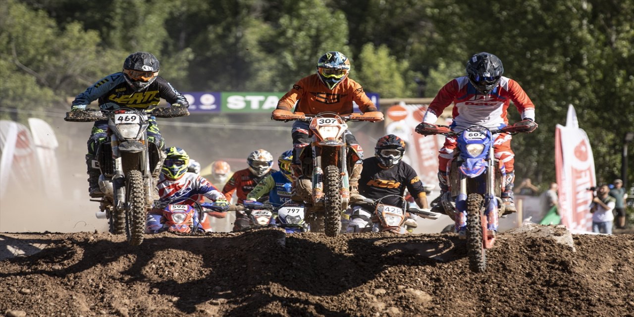 Tunceli'de, Türkiye Motosiklet Federasyonu'nun organize ettiği Türkiye Süper Enduro Şampiyonası ve ATV Kupası yarışları başladı.