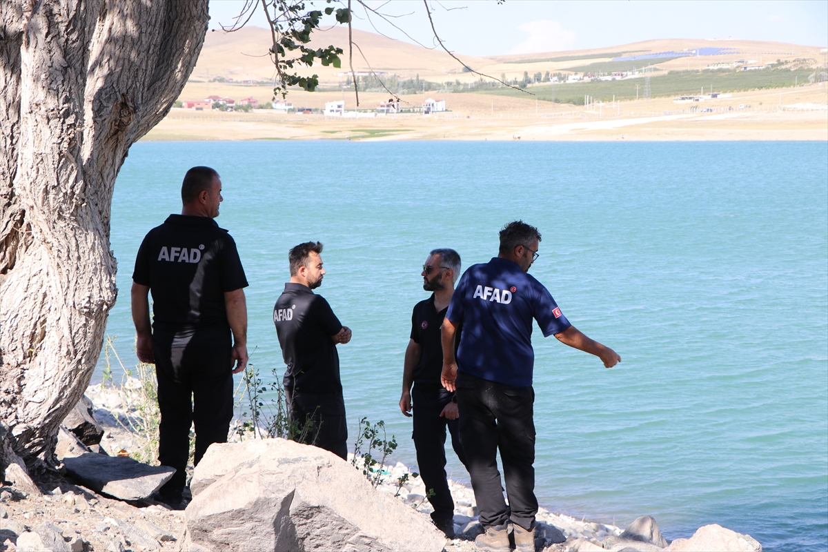 Niğde'de kayıp kişi için gölde başlatılan arama çalışmasına ara verildi