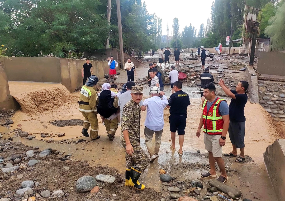 Kırgızistan'ın Oş bölgesinde aşırı yağış sele neden oldu