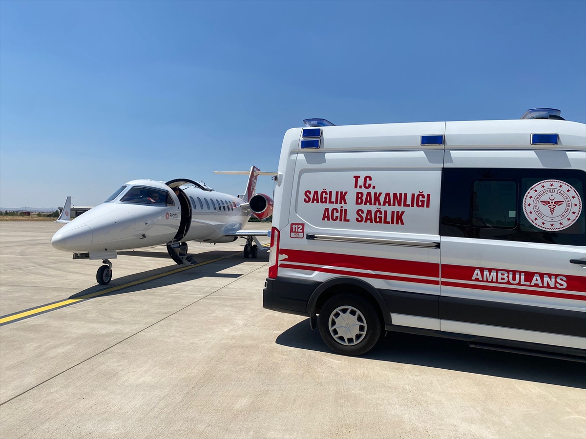 Kırklar Kilisesi Başpapazı Akyüz, ambulans uçakla İstanbul'a nakledildi