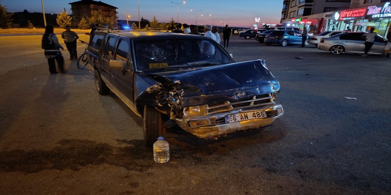 Yozgat'ın Saraykent ilçesinde pikap ile otomobilin çarpışması sonucu yaralanan 8 kişi tedavi altına alındı.